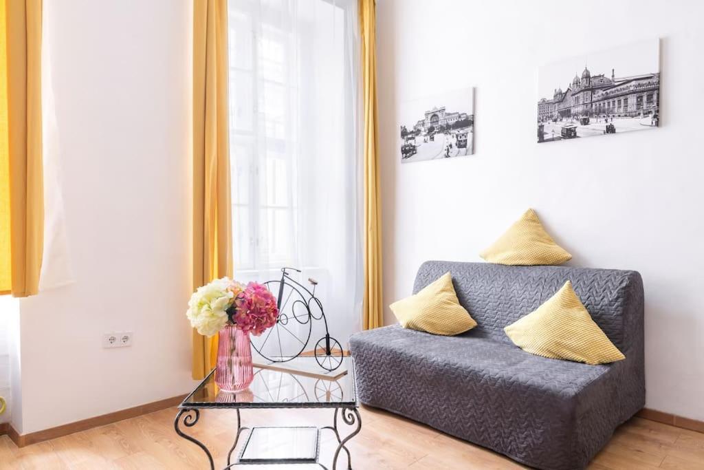 Vintage Style Cozy Downtown Apartment. Boedapest Buitenkant foto